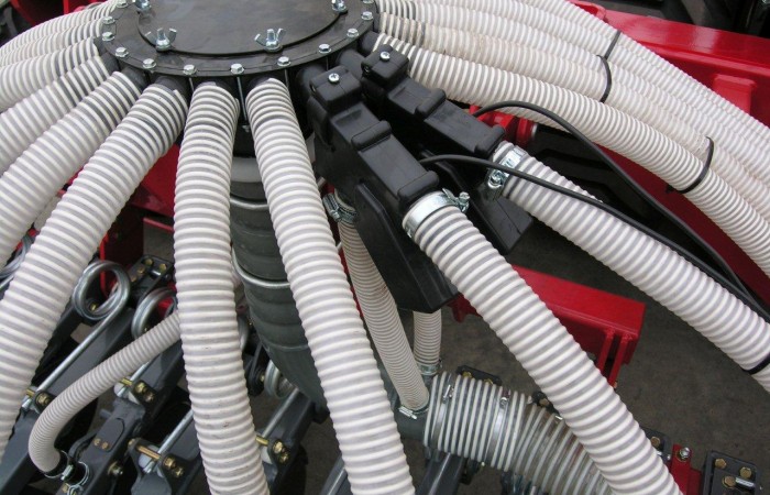 FENIX 3000 - zawory typu COMBI nie zwiększają wysiewu na pozostałych redlicach